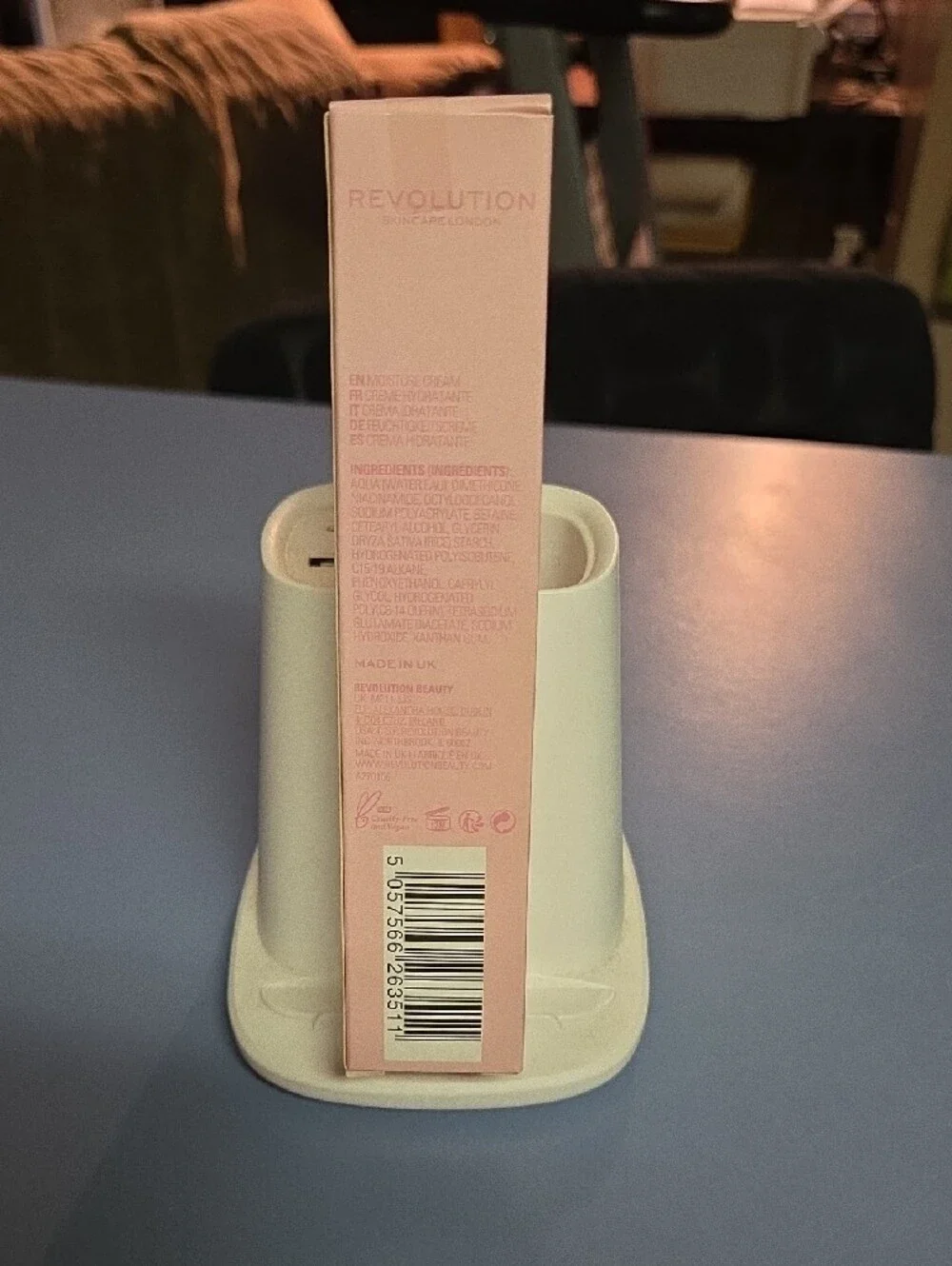 Revolution mattifying moisture